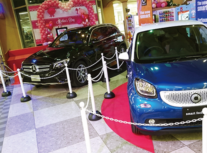 イオン釧路店光の広場を活用した新車のミニ移動展示会