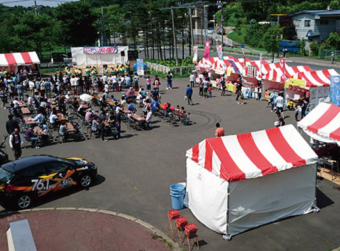 春採夏まつりへ赤白天幕の小型テントを設営＆電気敷設等